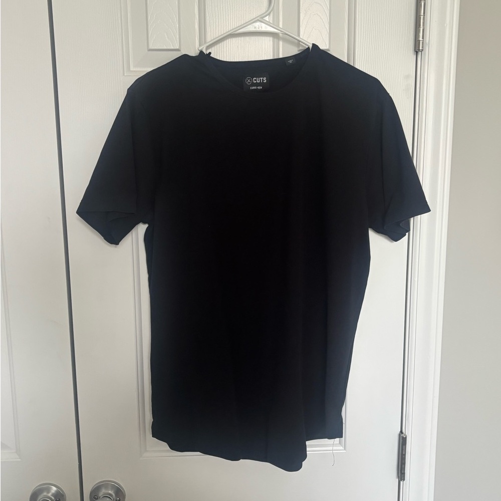 Cuts clothing AO Curve-Hem Tee black